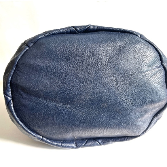 🎄. Daphne Collection Leather Handbag Blue - Picture 7 of 10